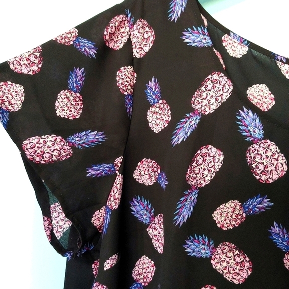 Torrid pineapple georgette button back blouse size 1 - Picture 5 of 9